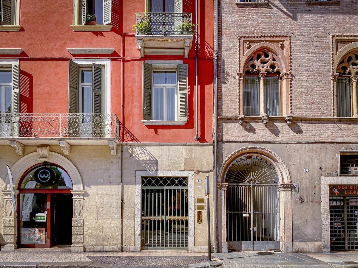 Pensjonat Tra Piazza Erbe E Piazza Bra Raffinata Maison *